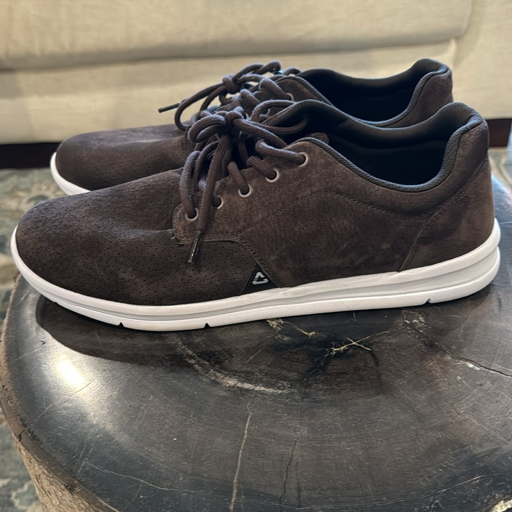 Cuater by Travis Mathew men’s brown suede lace up sneaker shoes. - Picture 3 of 7